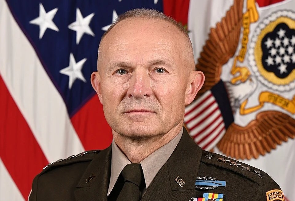 Pete Hegseth destituye al jefe del Estado Mayor del Ejército de EE. UU